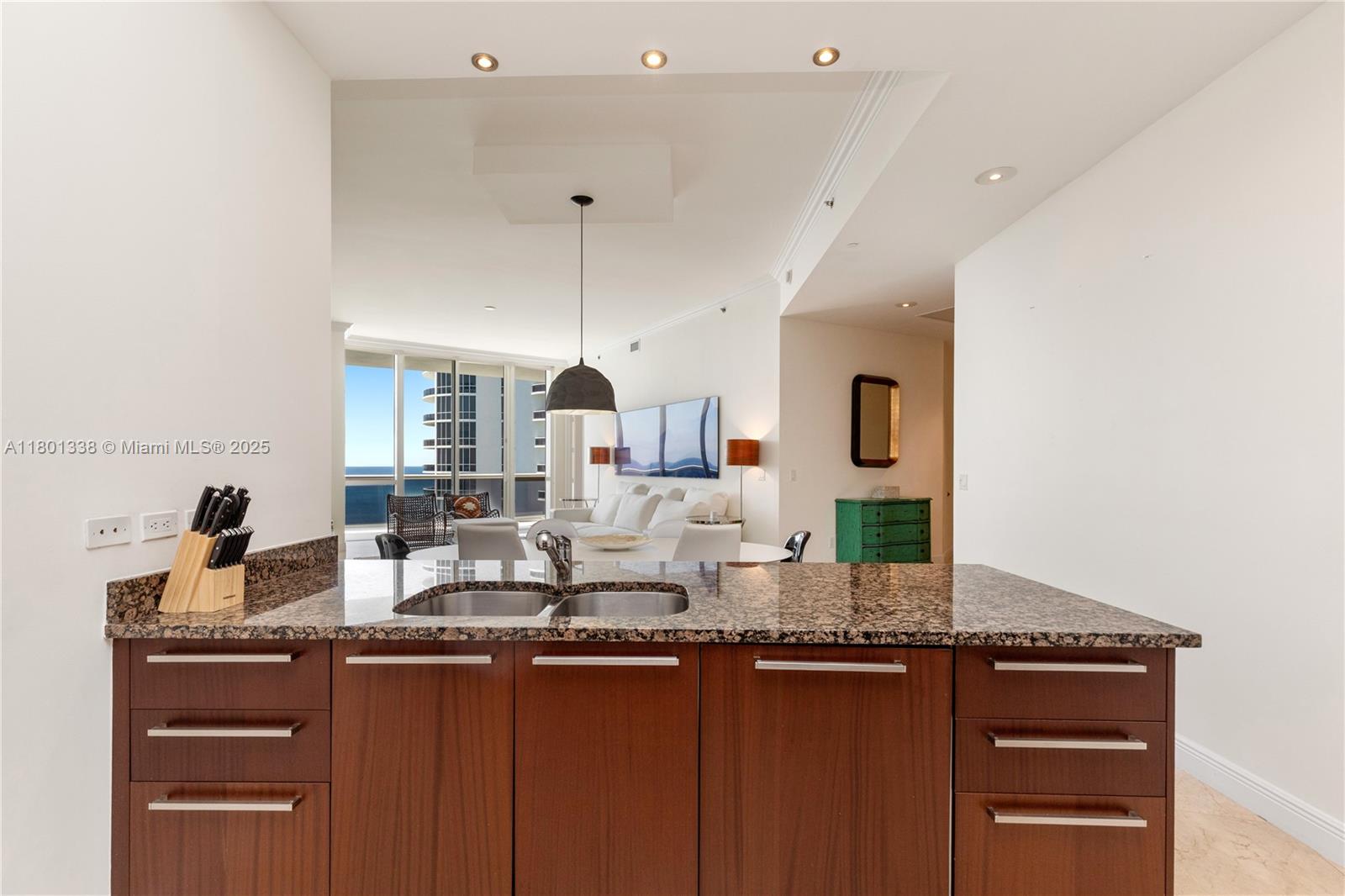 TDR TOWER I CONDO - Residential