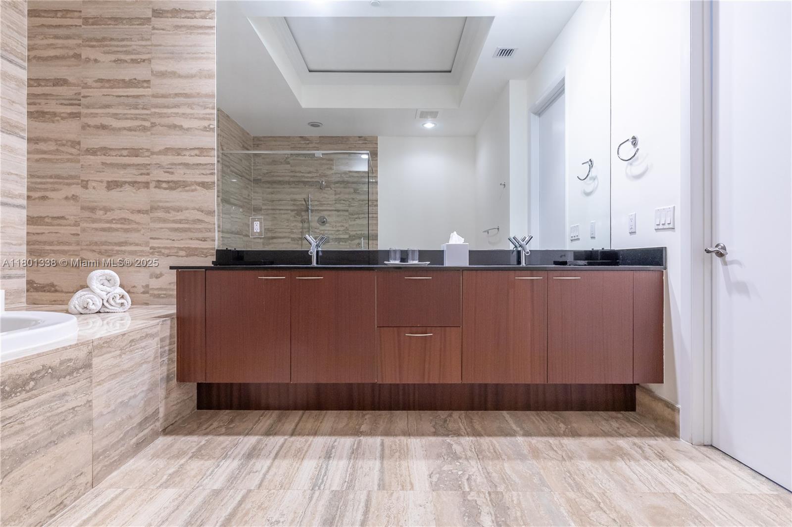 TDR TOWER I CONDO - Residential