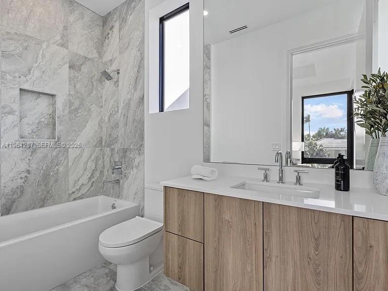 LAKEWOOD - Residential