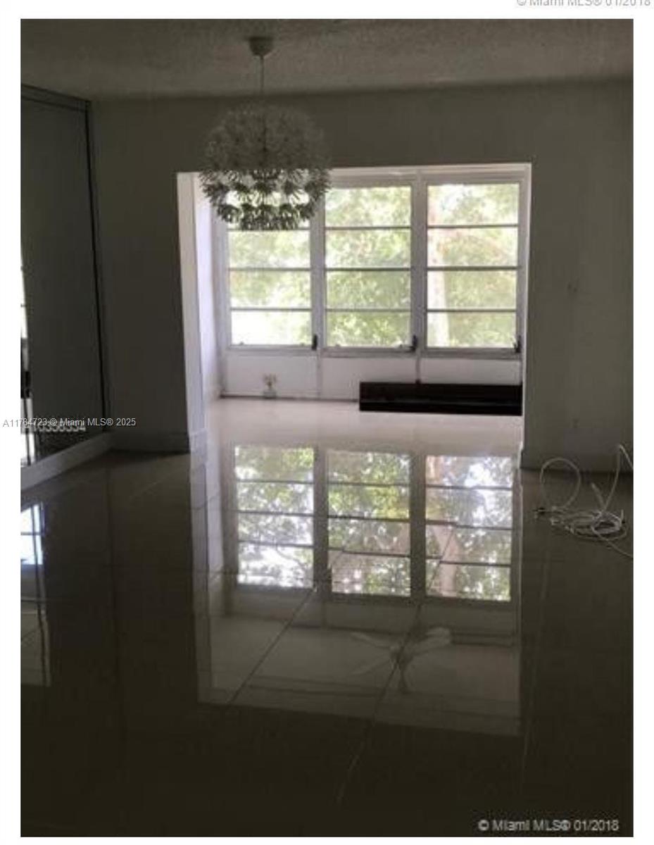 1025 Country Club Dr 305