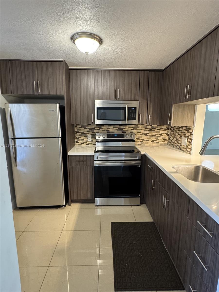 Rental Property at 1025 Country Club Dr 305, Margate, Broward County, Florida - Bedrooms: 1 
Bathrooms: 2  - $1,600 MO.