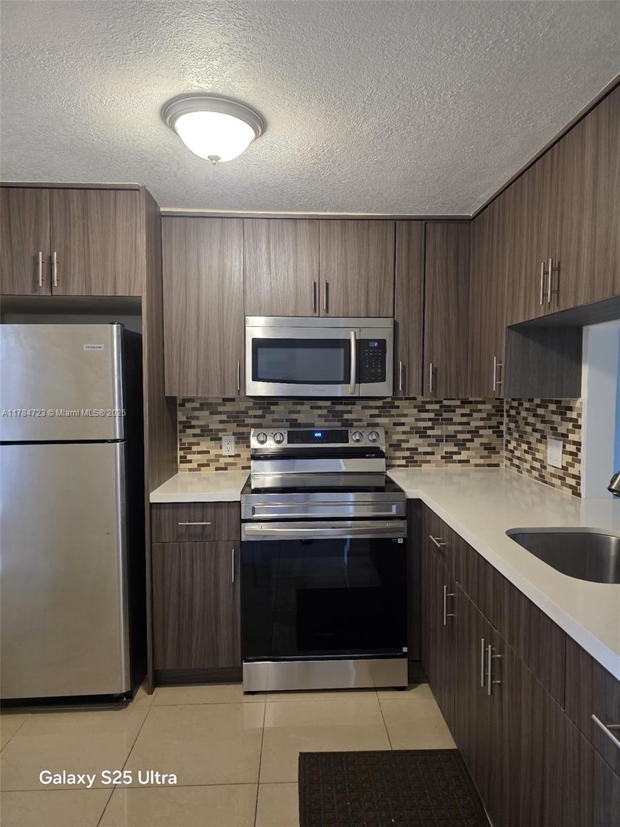 1025 Country Club Dr 305
