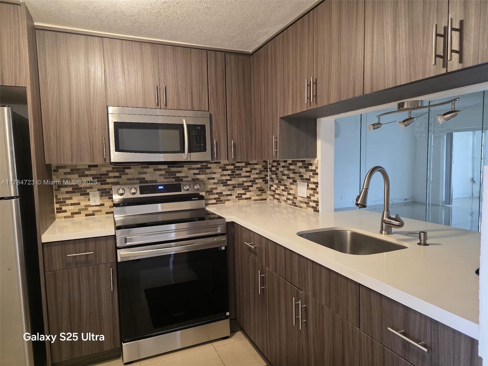 Rental Property at 1025 Country Club Dr 305, Margate, Broward County, Florida - Bedrooms: 1 
Bathrooms: 2  - $1,525 MO.