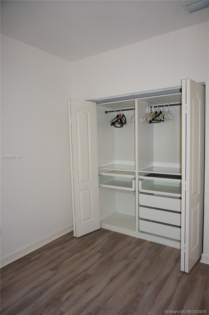 EMERALD LAKES - Residential Lease