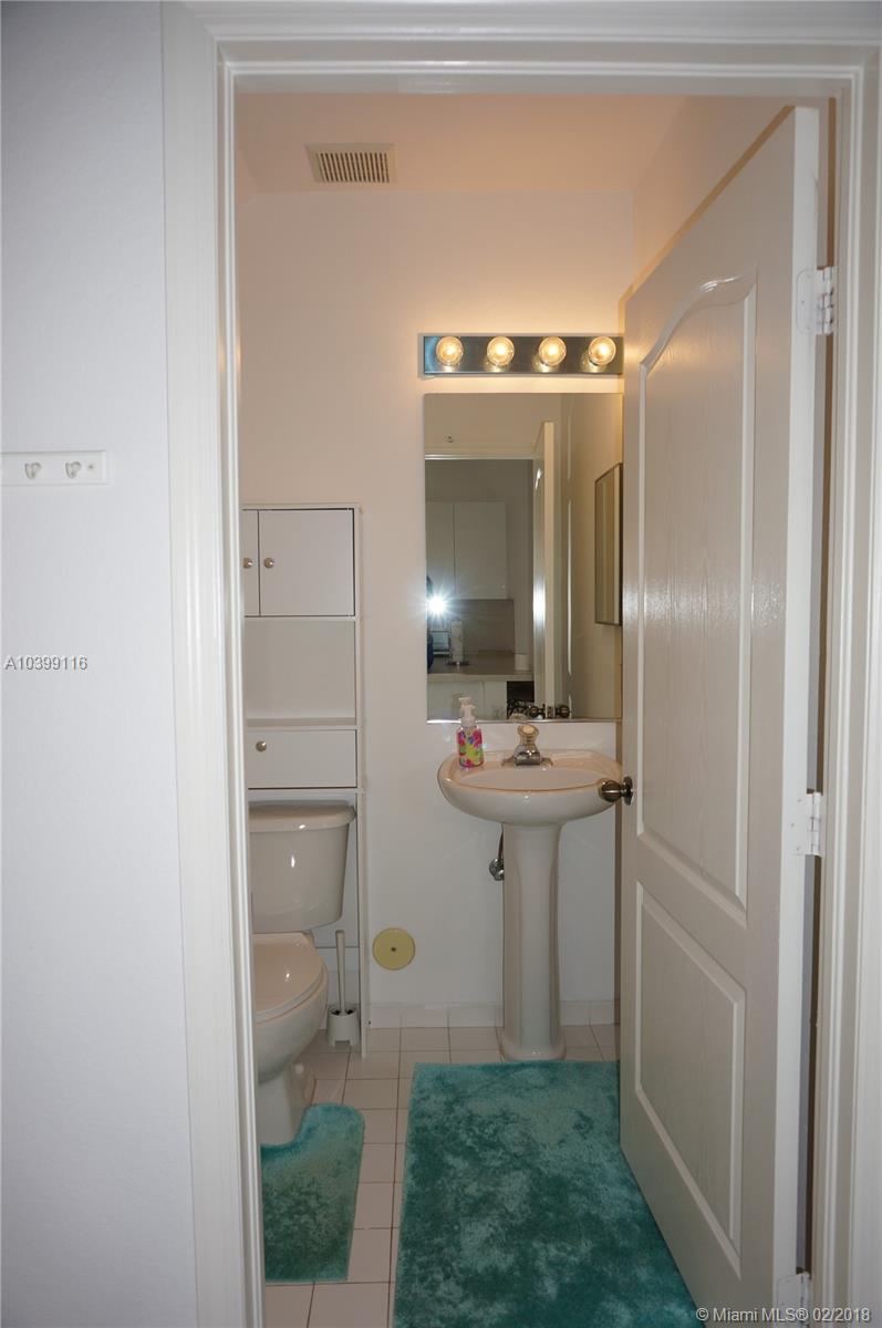 EMERALD LAKES - Residential Lease