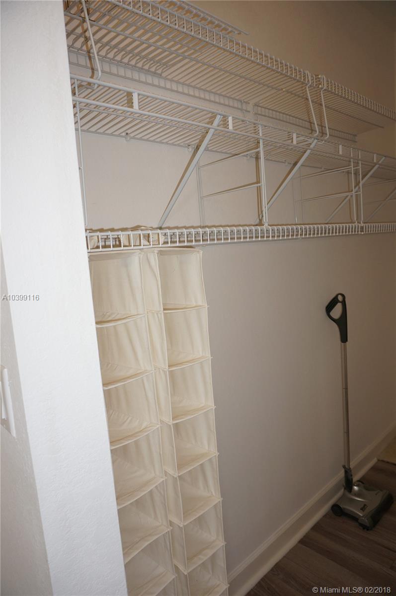 EMERALD LAKES - Residential Lease