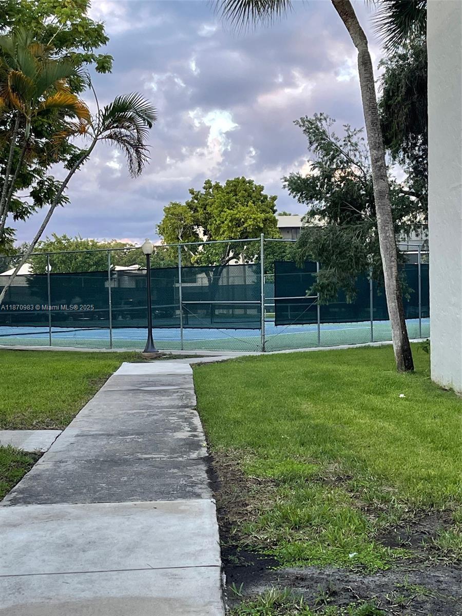 THE HORIZONS CONDO #5 - Residential