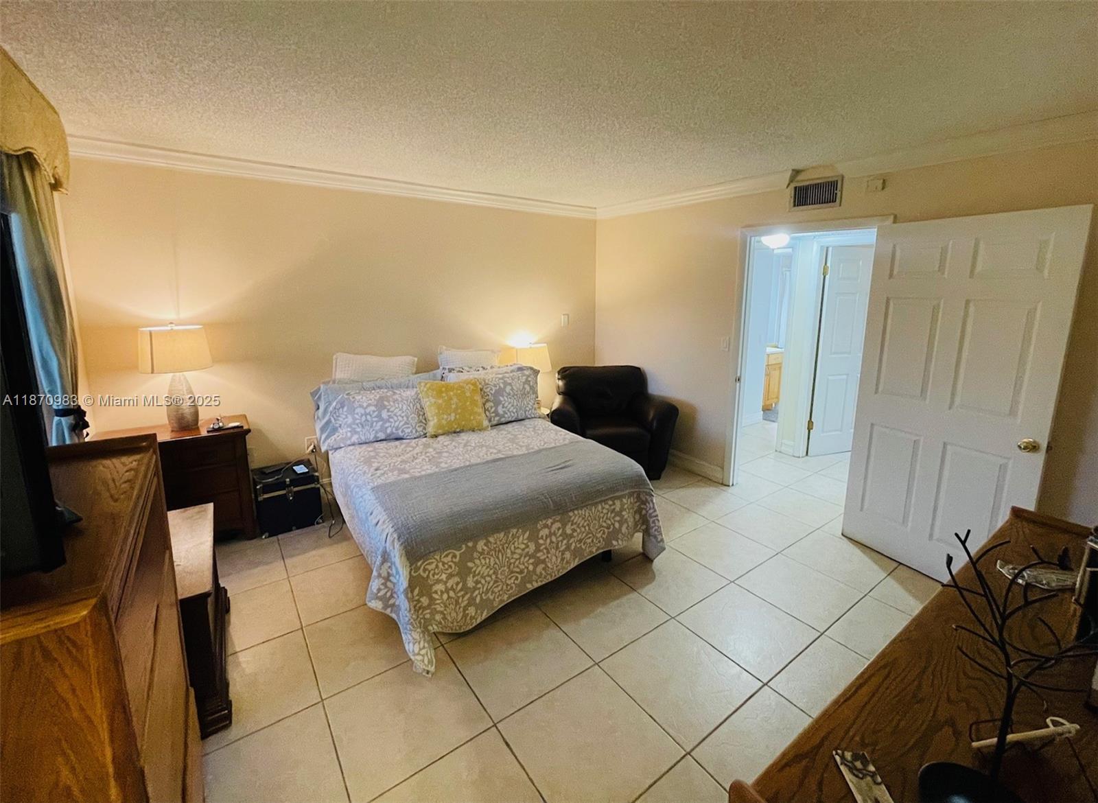 THE HORIZONS CONDO #5 - Residential