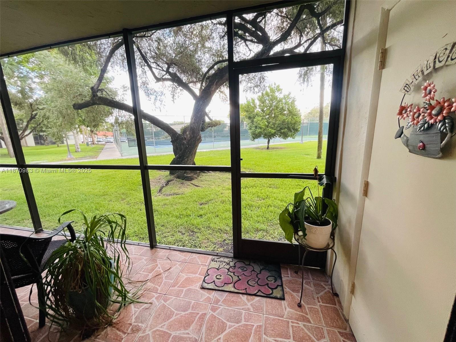 THE HORIZONS CONDO #5 - Residential