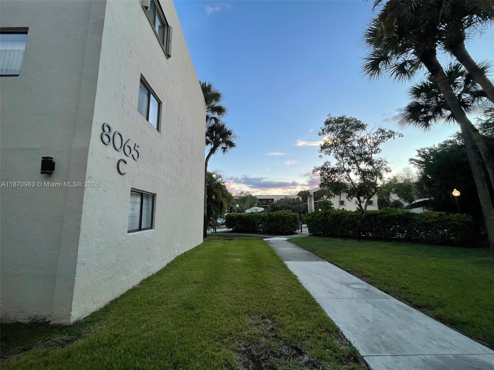 THE HORIZONS CONDO #5 - Residential