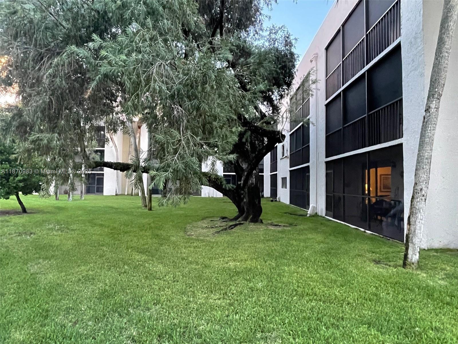 THE HORIZONS CONDO #5 - Residential