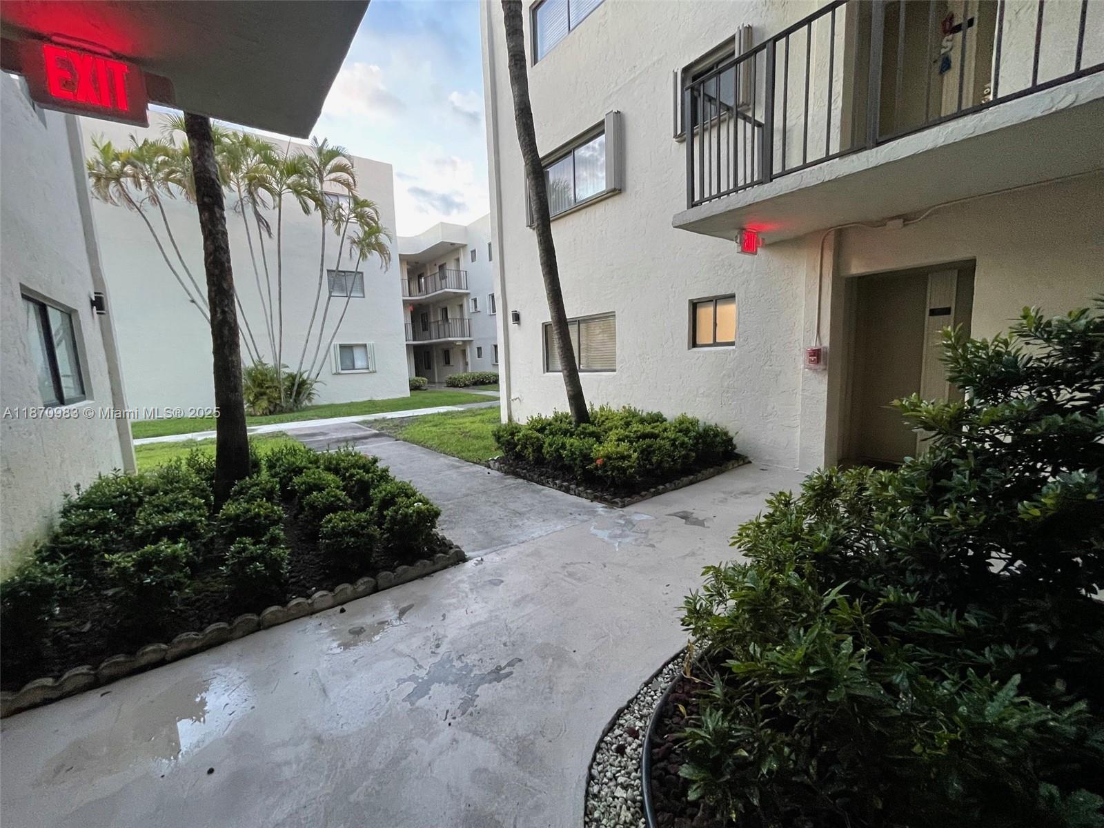 THE HORIZONS CONDO #5 - Residential