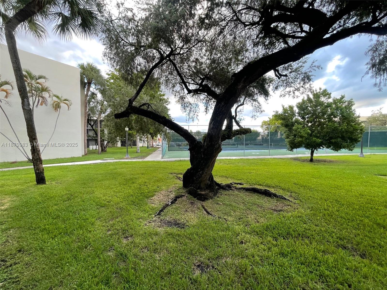 THE HORIZONS CONDO #5 - Residential