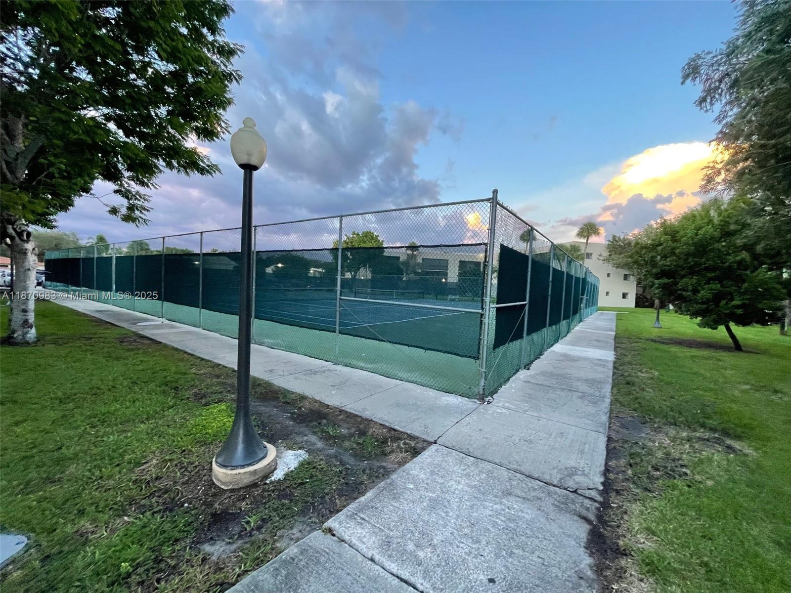 THE HORIZONS CONDO #5 - Residential