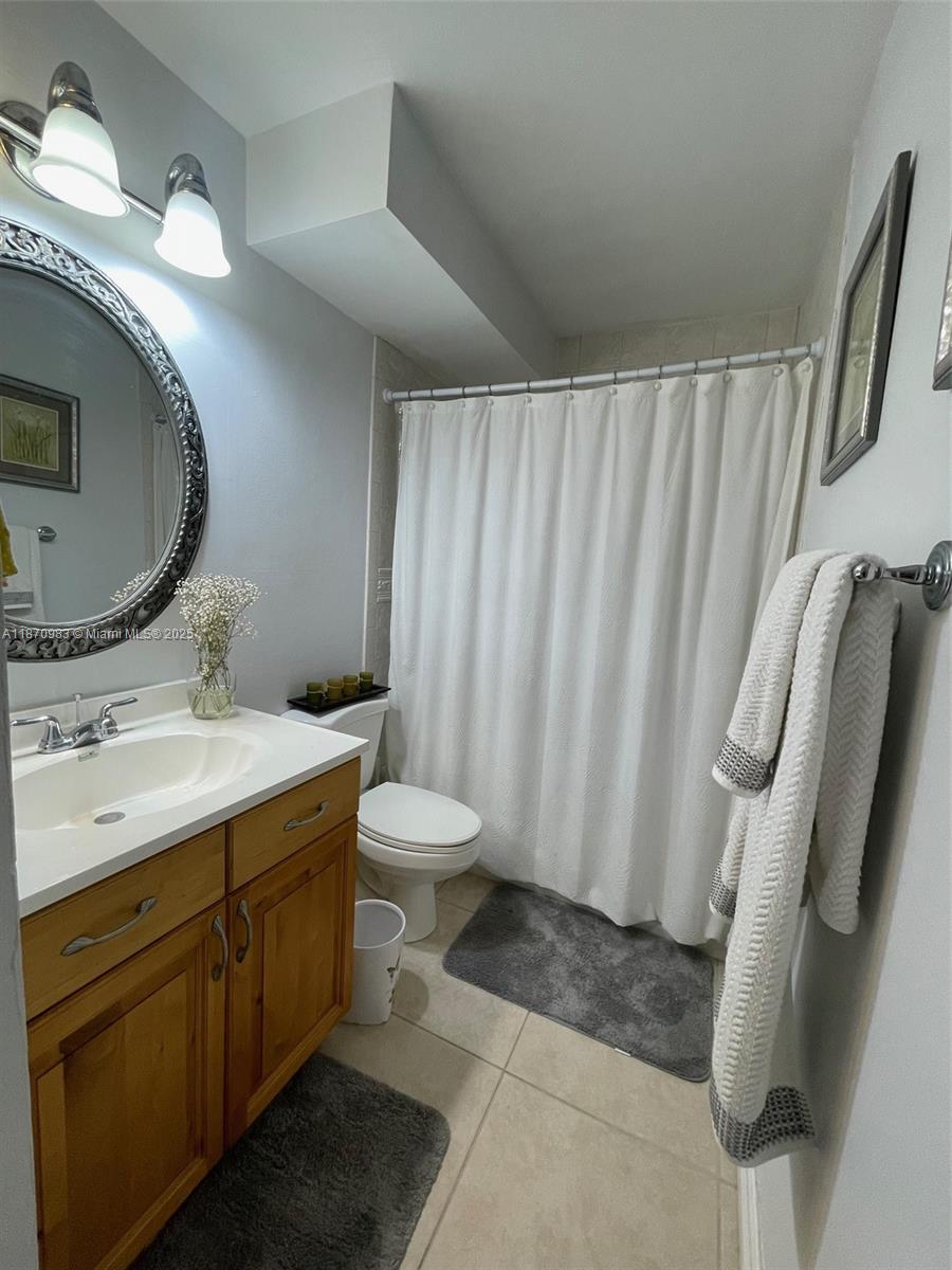 THE HORIZONS CONDO #5 - Residential