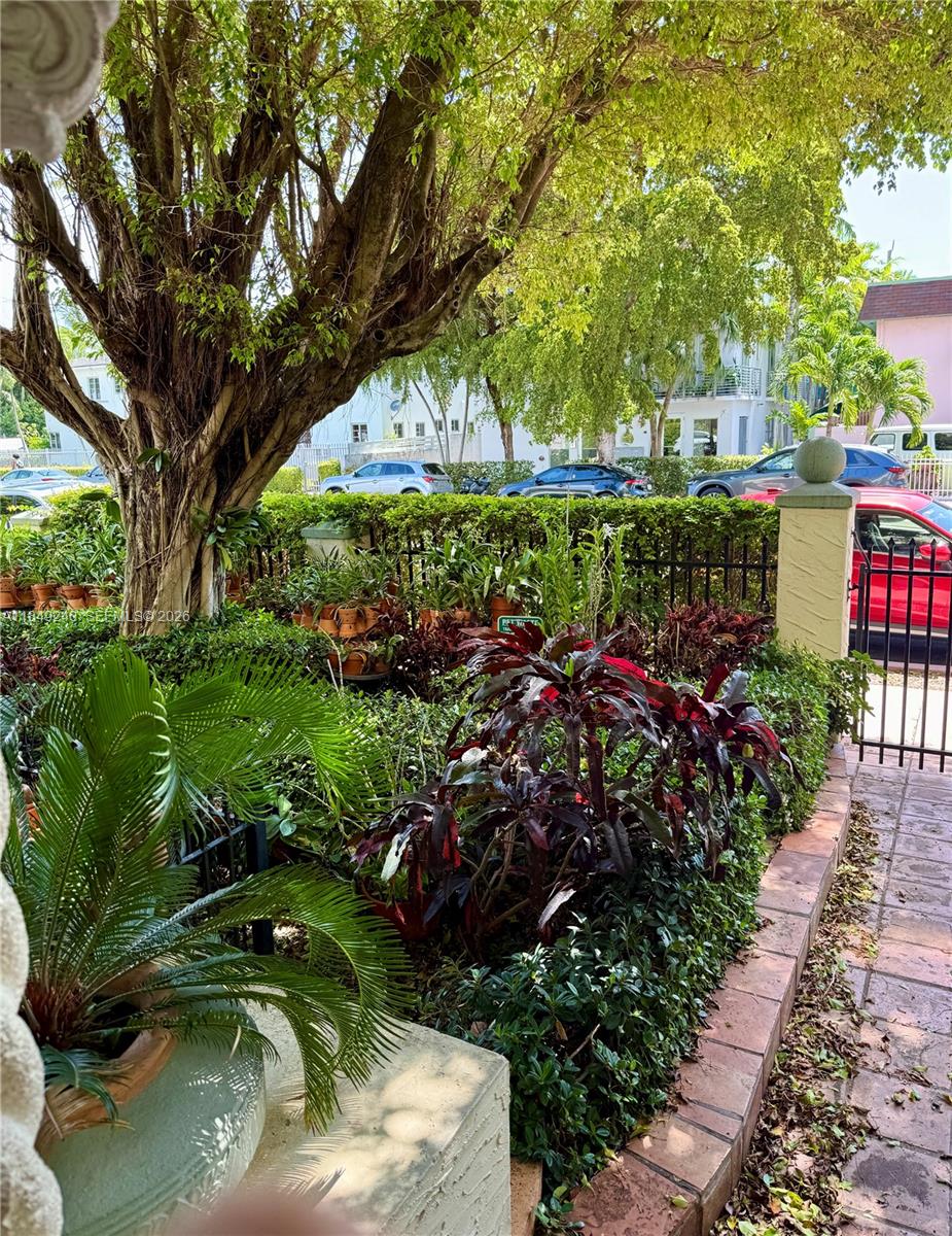 VENETIAN MANOR CONDO - Residential