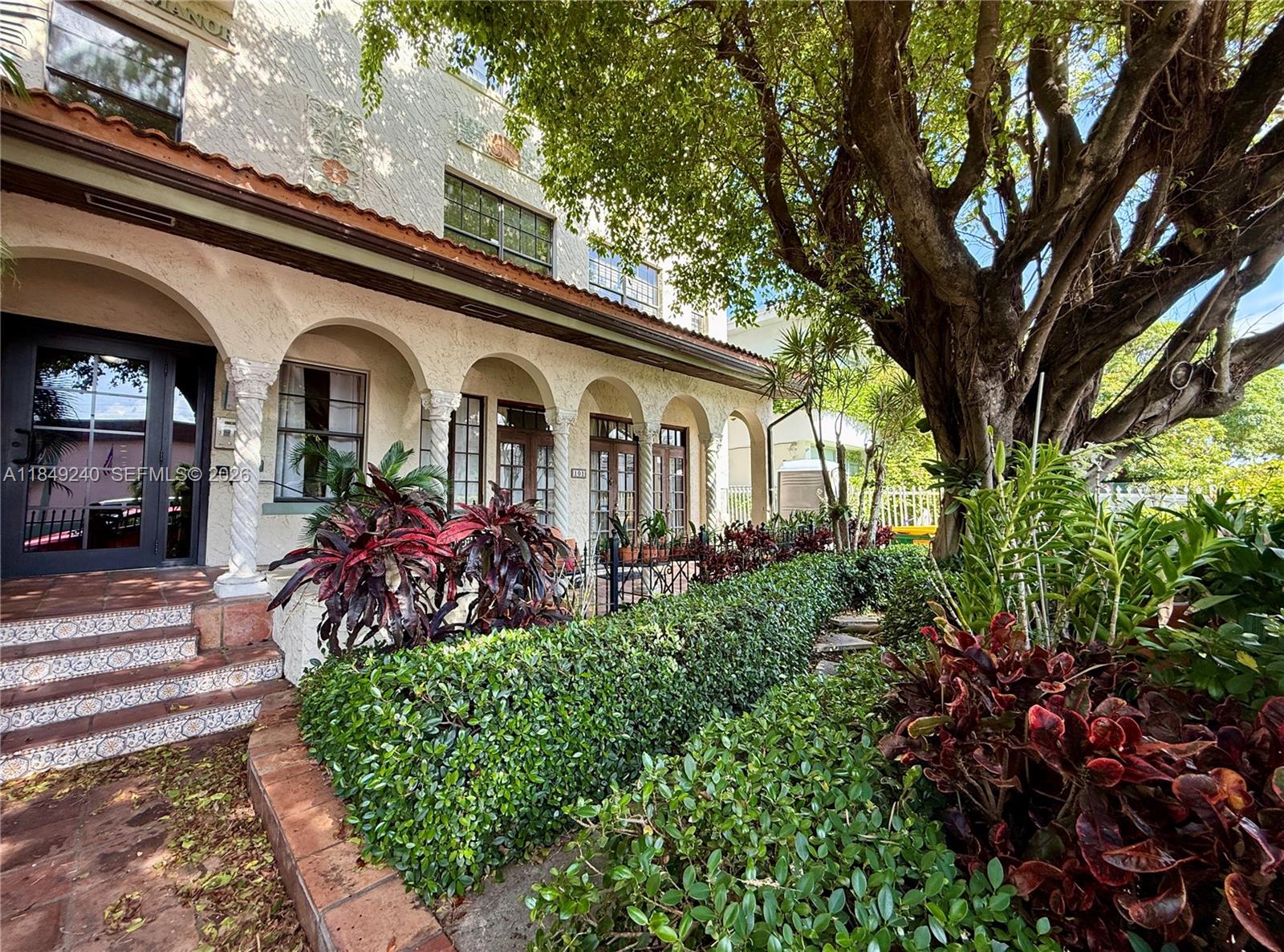 VENETIAN MANOR CONDO - Residential