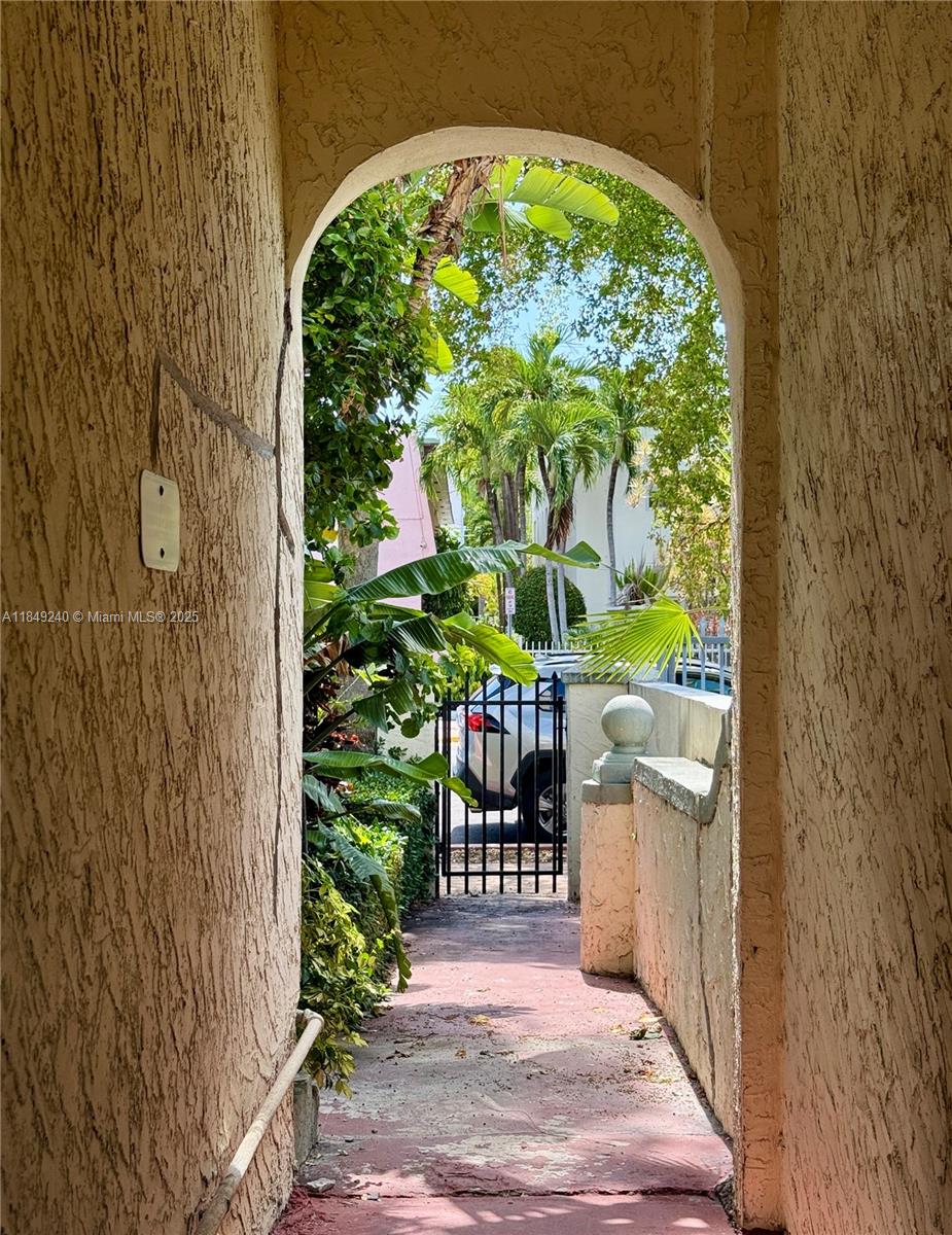 VENETIAN MANOR CONDO - Residential