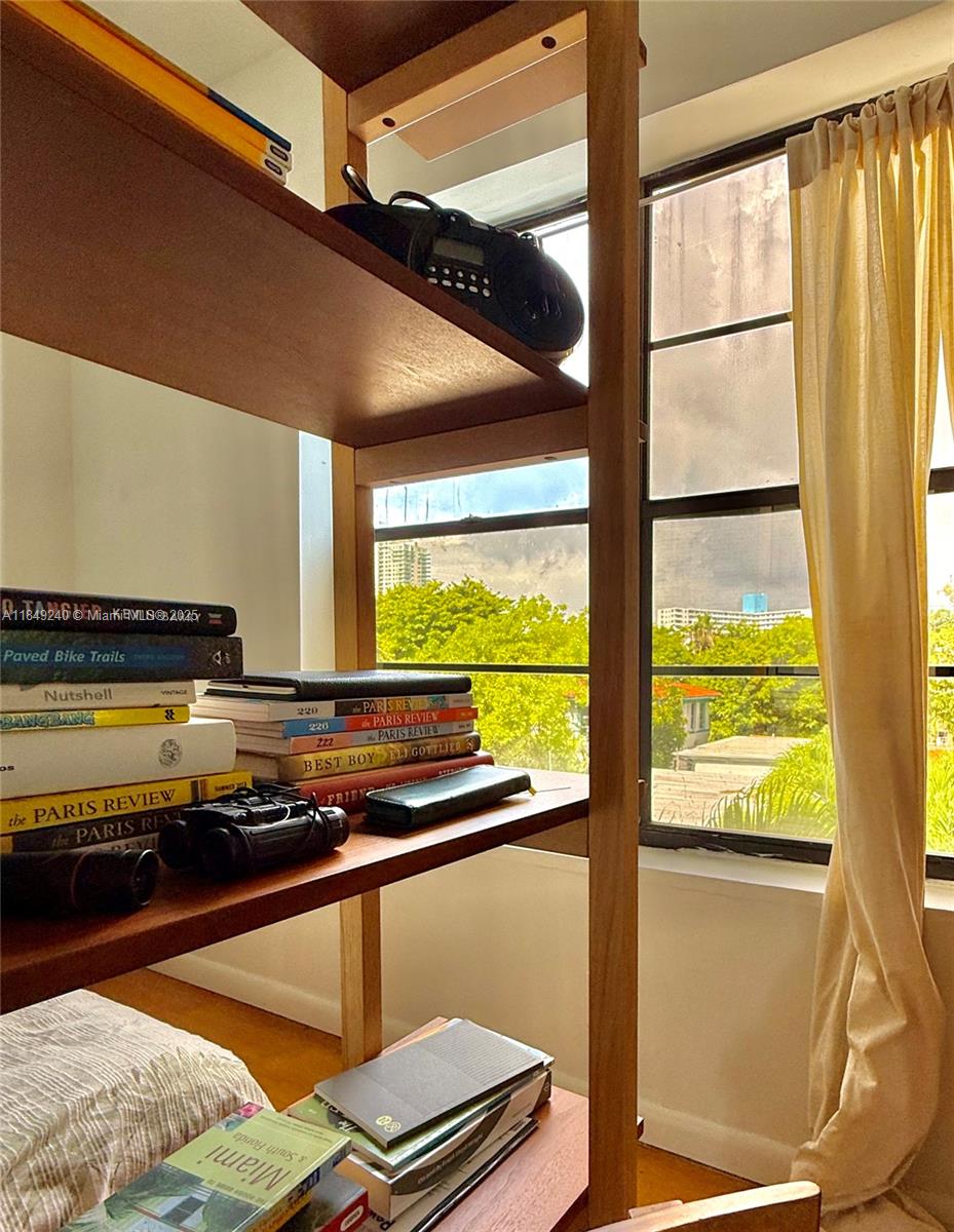 VENETIAN MANOR CONDO - Residential