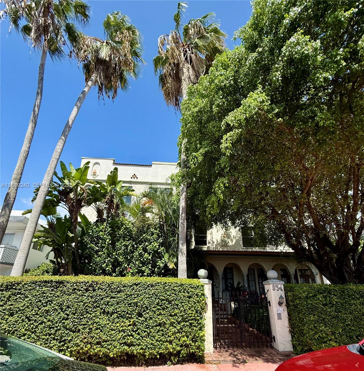 VENETIAN MANOR CONDO - Residential