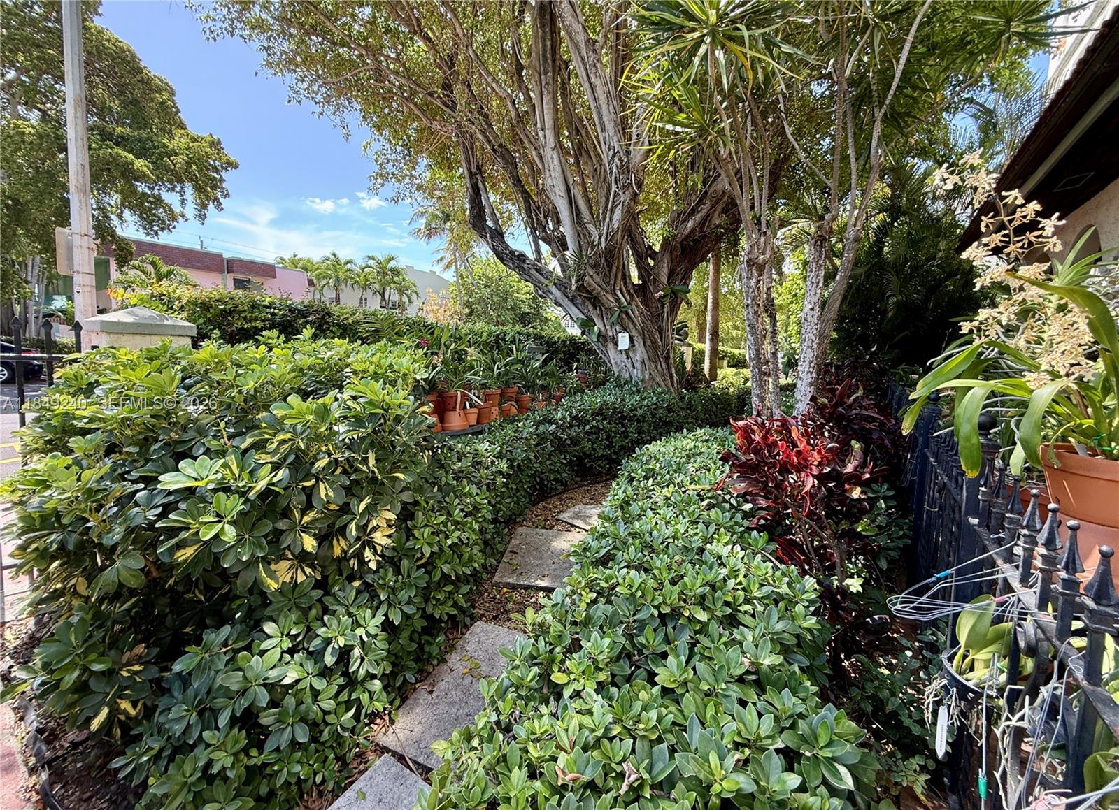 VENETIAN MANOR CONDO - Residential