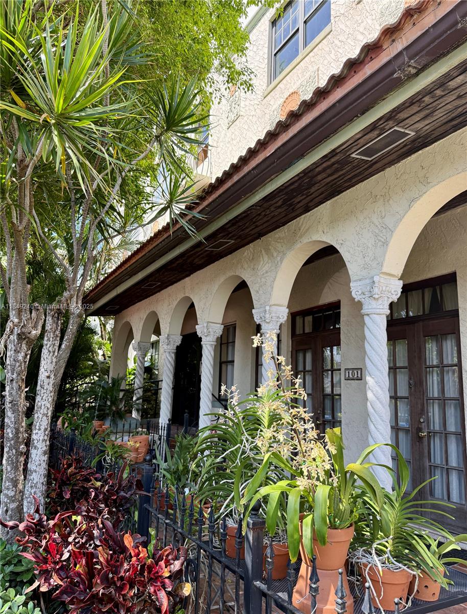 VENETIAN MANOR CONDO - Residential