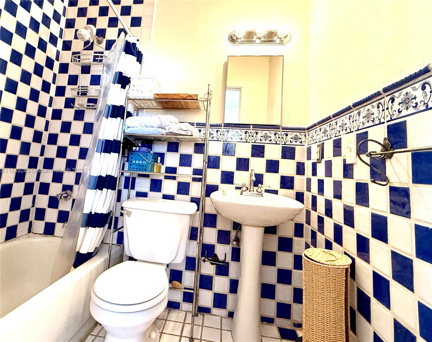 VENETIAN MANOR CONDO - Residential