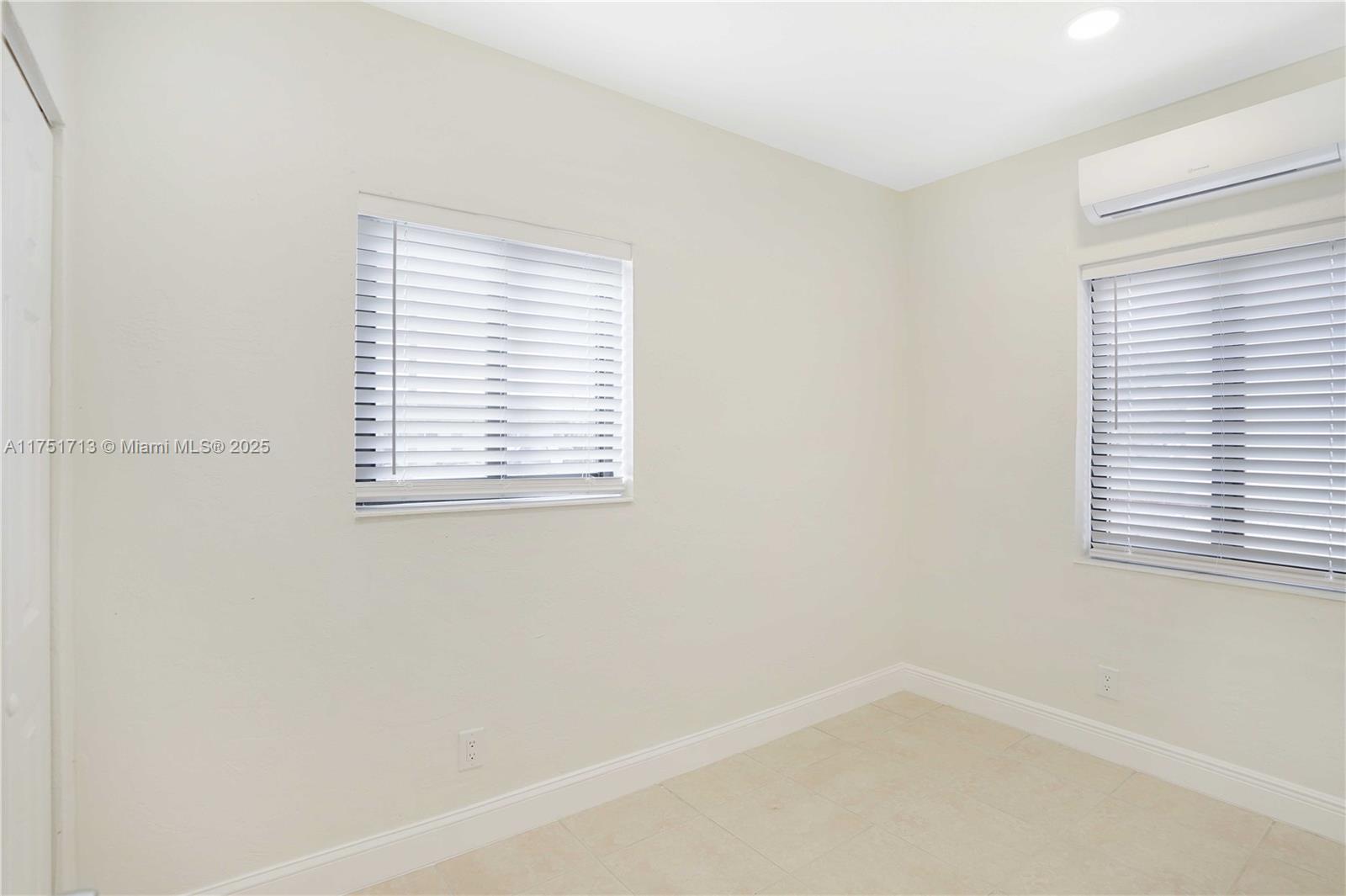 OCEAN PARK - Residential Lease