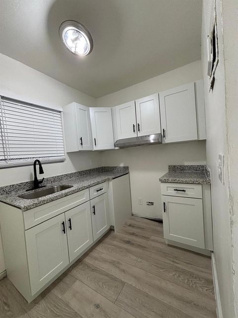 200 NW 13th St 5 Miami FL 33136