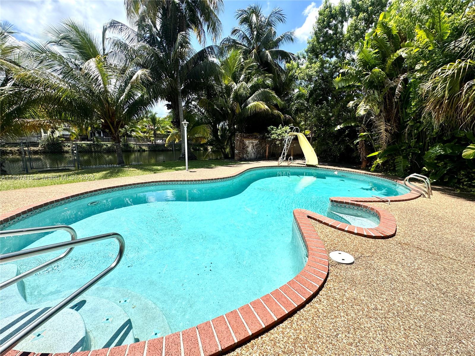 10450 SW 19th St