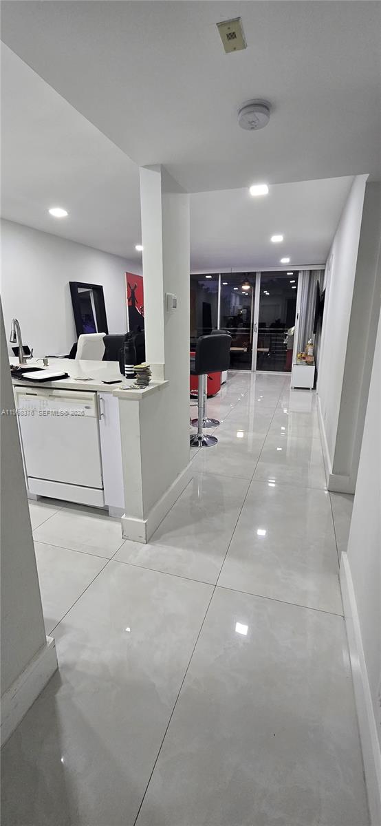 9460 Tangerine Pl 404