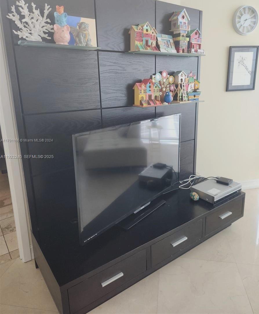 TRUMP PALACE CONDO - Residential Lease