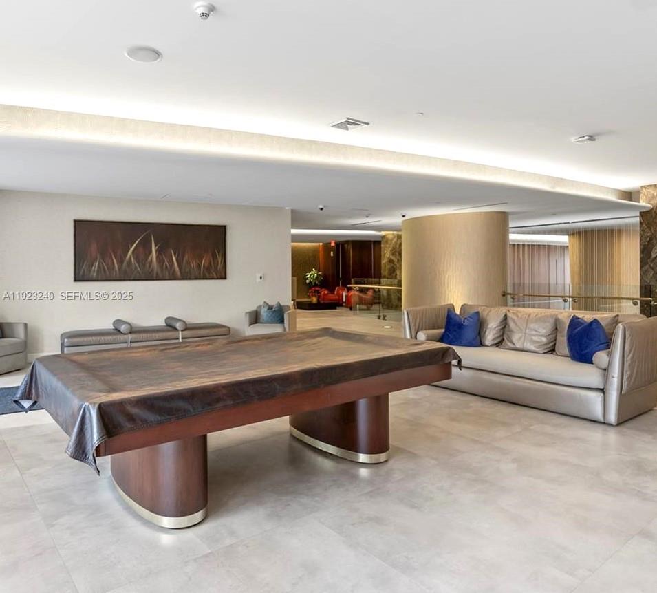 TRUMP PALACE CONDO - Residential Lease