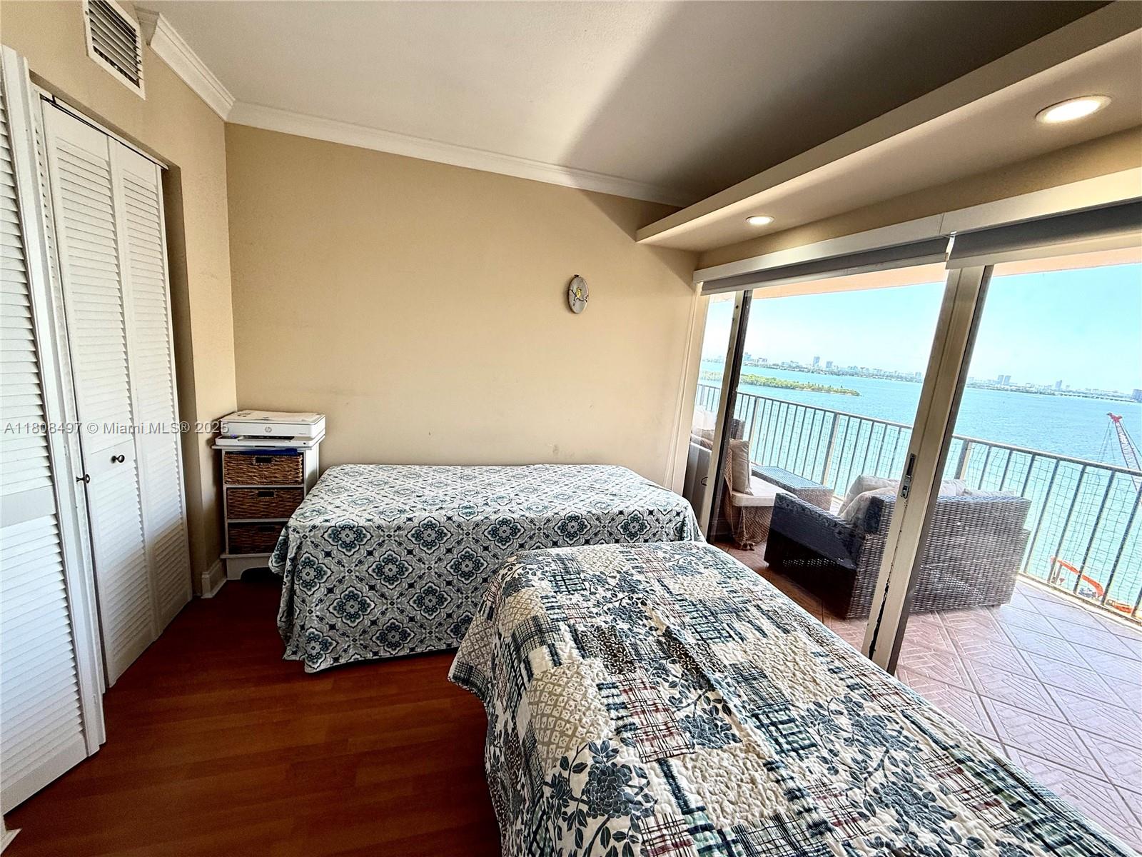 CRICKET CLUB CONDO - Residential