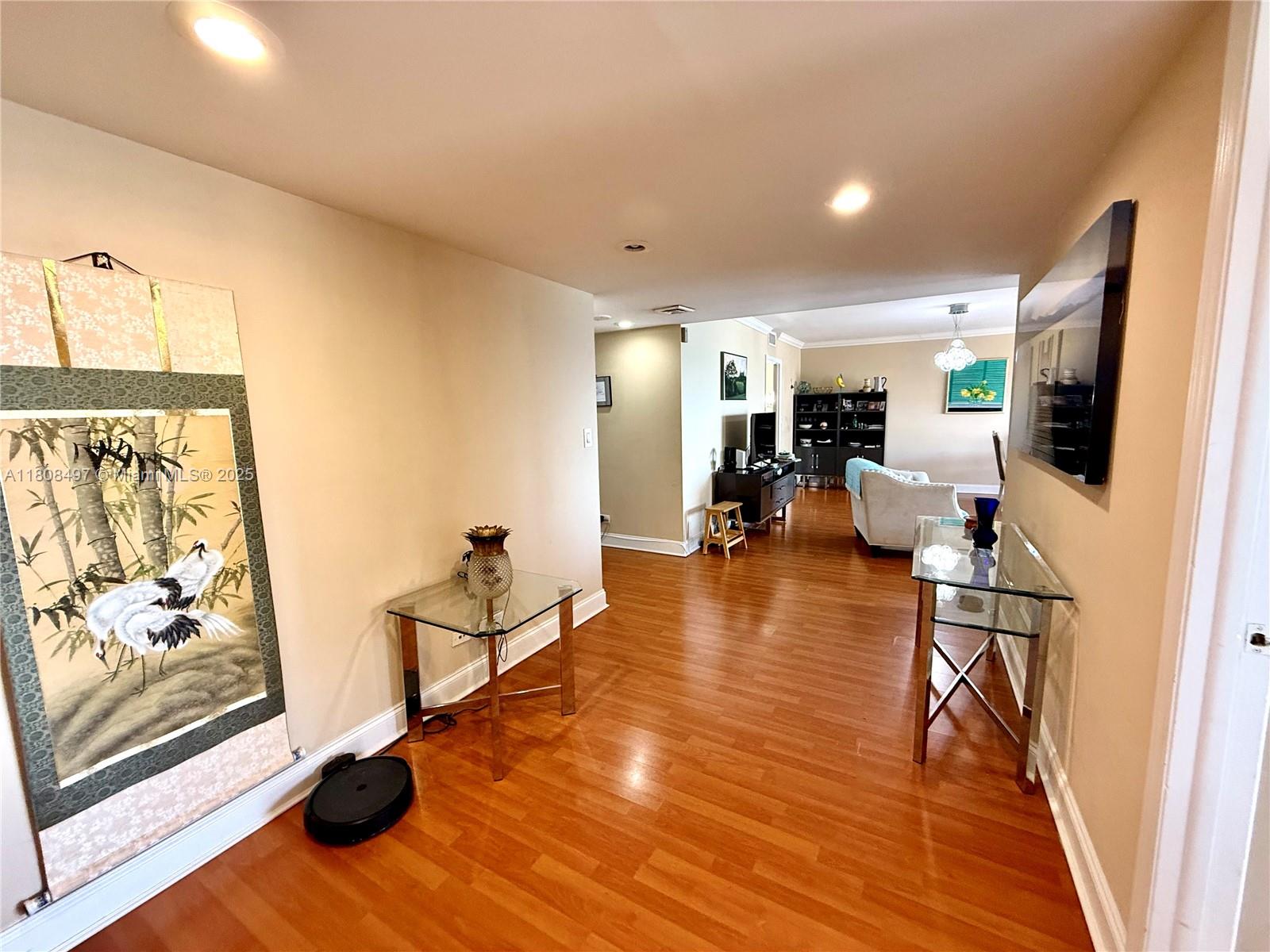 CRICKET CLUB CONDO - Residential