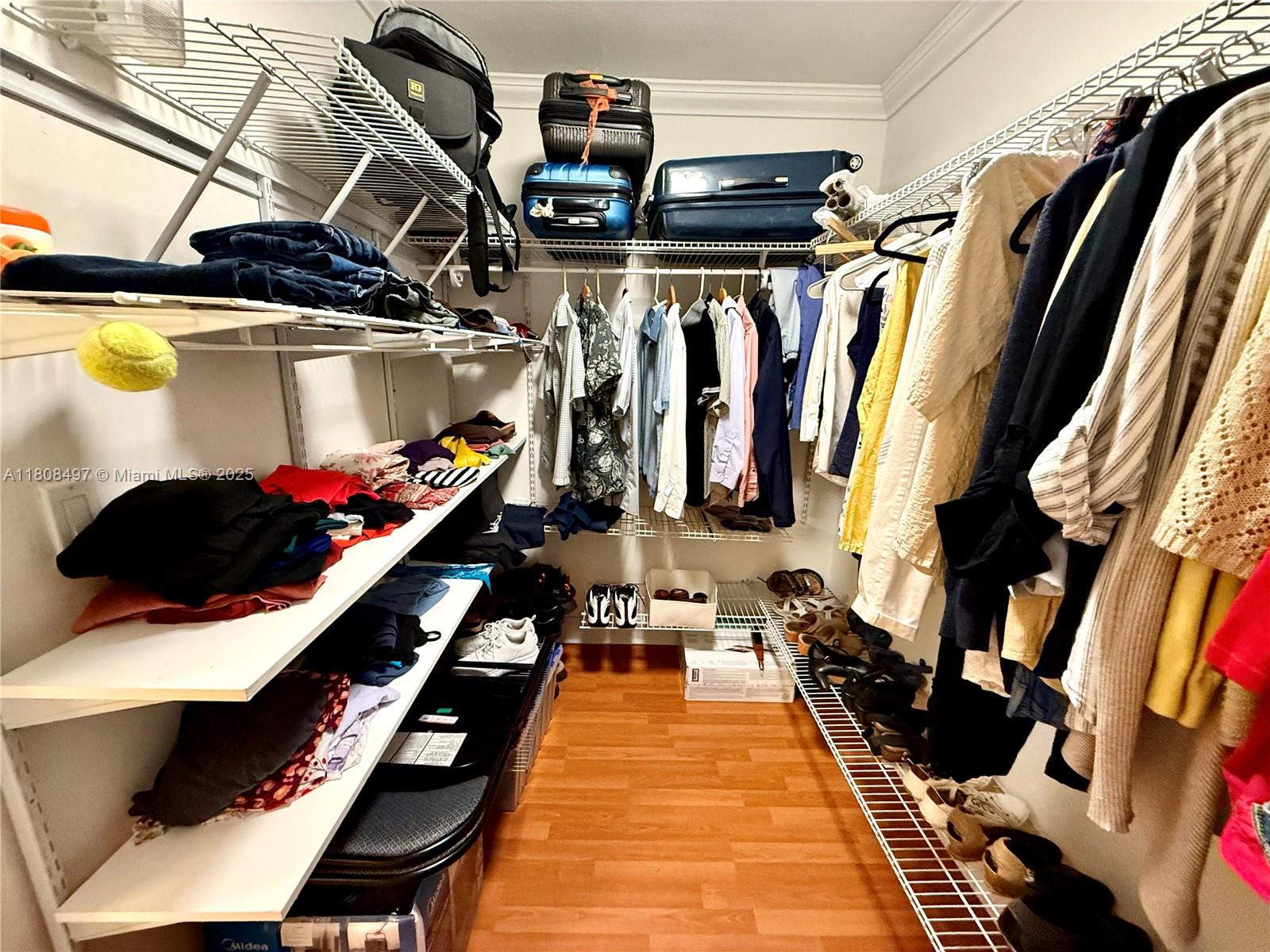 CRICKET CLUB CONDO - Residential