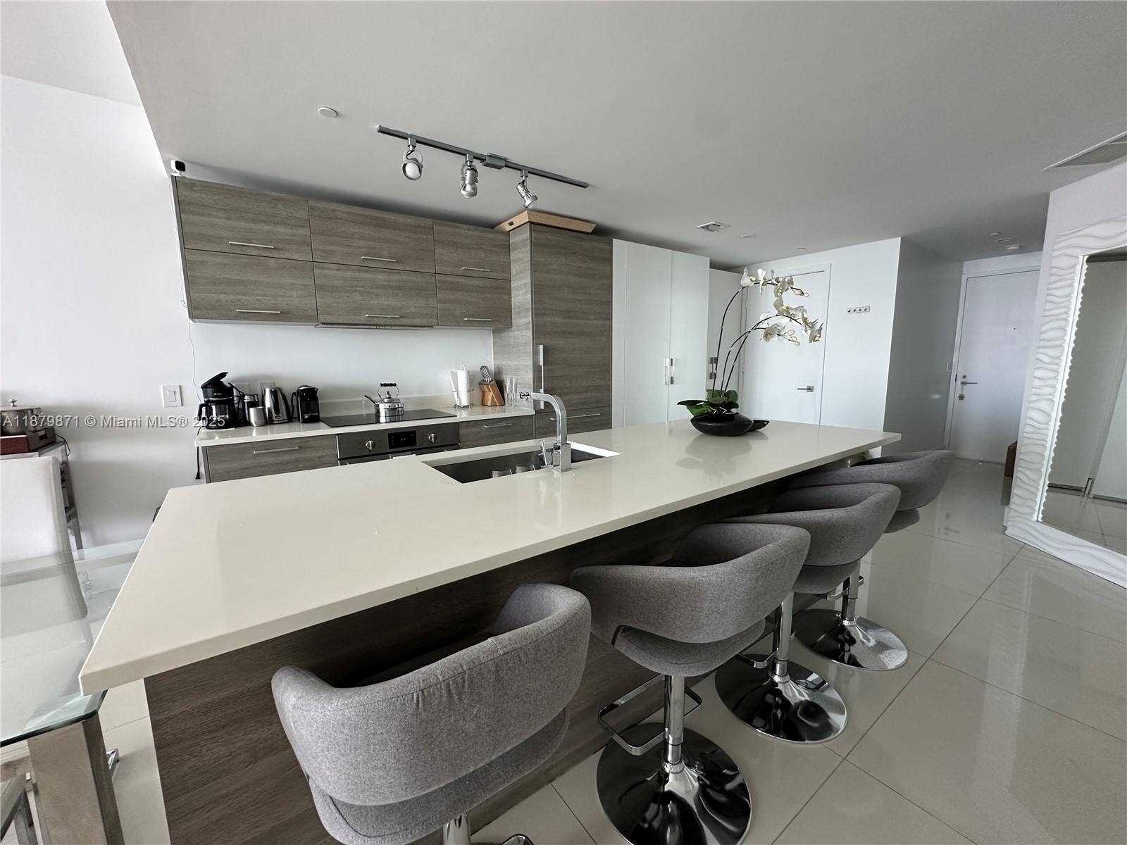 PARAISO BAY CONDO - Residential Lease