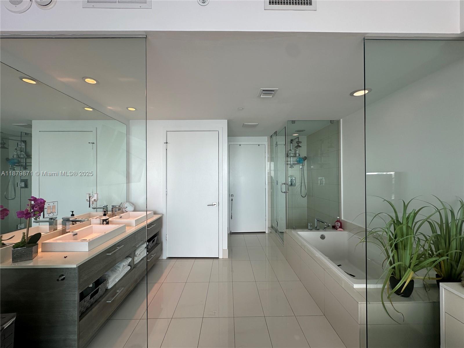 PARAISO BAY CONDO - Residential Lease