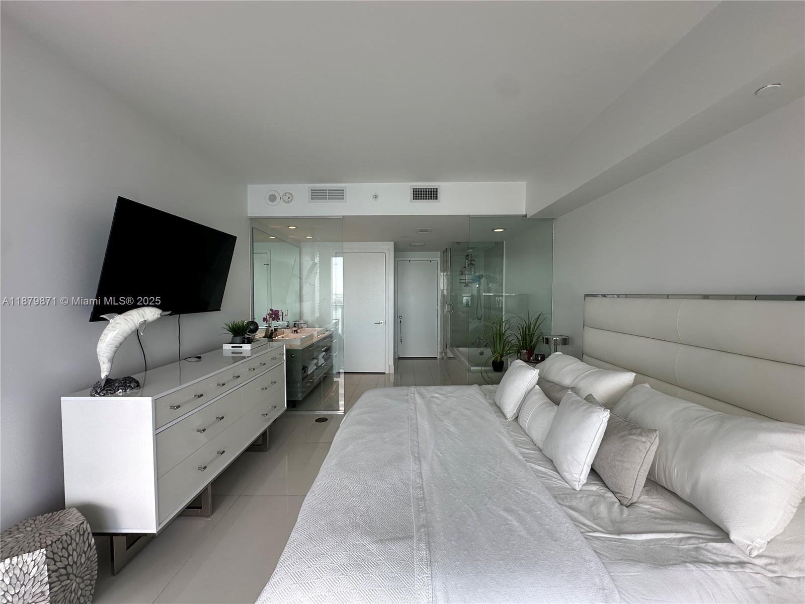 PARAISO BAY CONDO - Residential Lease