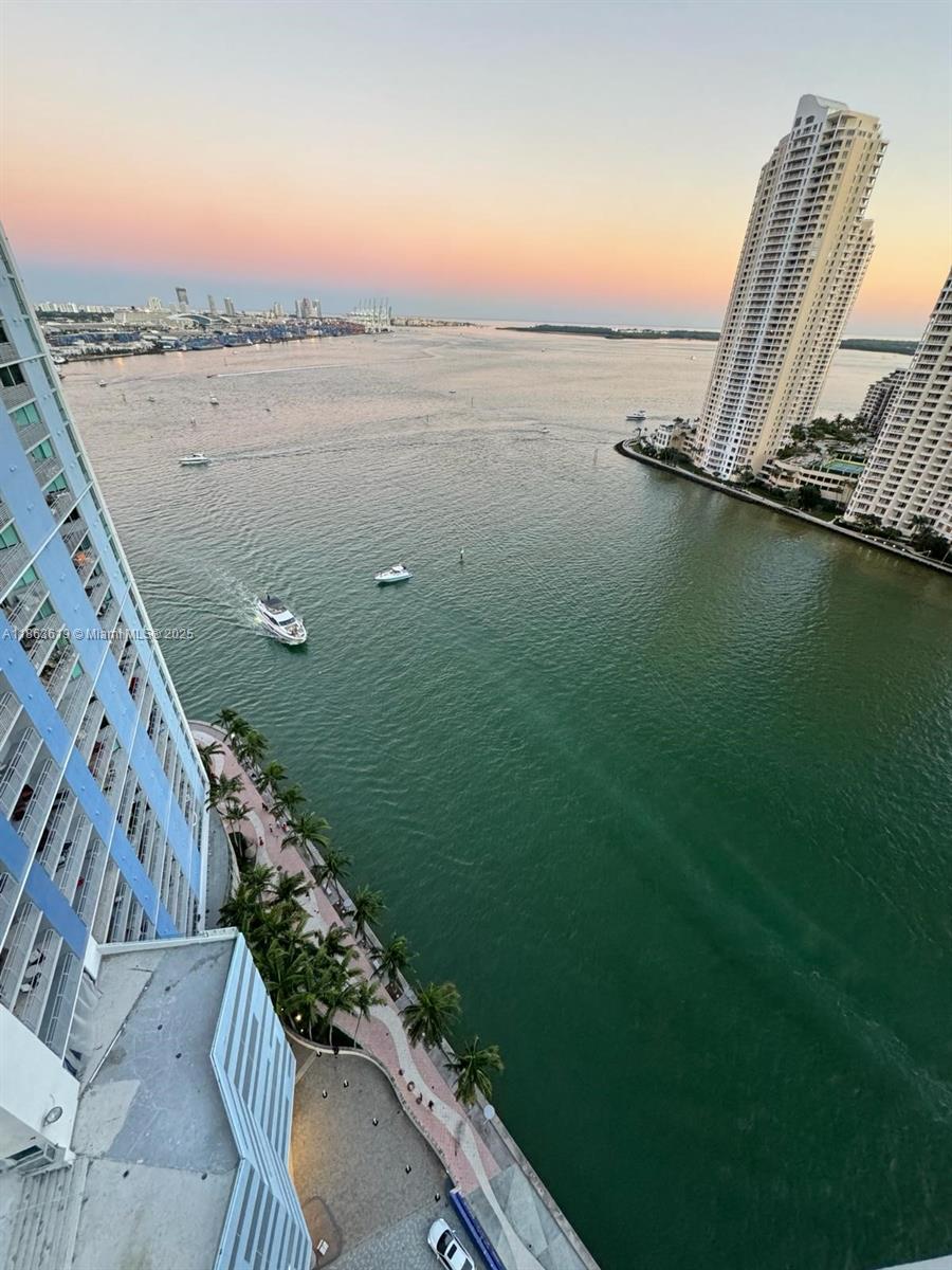 Spectacular Waterfront 3 bedrooms 2 baths, Custom designer furniture, tile floor with direct views of Biscayne Bay, Miami River, ocean, and Brickell Skyline. Located on the 25th floor are Italian kitchen cabinets with granite and marble bath countertops. The pool is under construction, with party rooms, two gyms, a convenience store, 24/7 security, and valet service. Centrally located Whole Foods, CVS, restaurants, Banks, FedEx, USPS, 4 & 5-star Hotels, Bayfront Park, Bayside, AA Arena, minutes to Brickell, CITI CENTRE, Sobe, Key Biscayne, Gables, Grove, Design District, and Airport. Enjoy the lifestyle, Pool ALMOST DONE