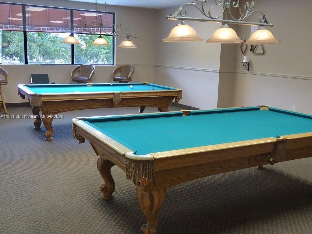 HOLLYBROOK GOLF AND - Residential