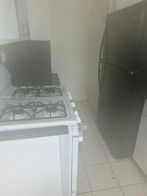 985 Bay Dr 3