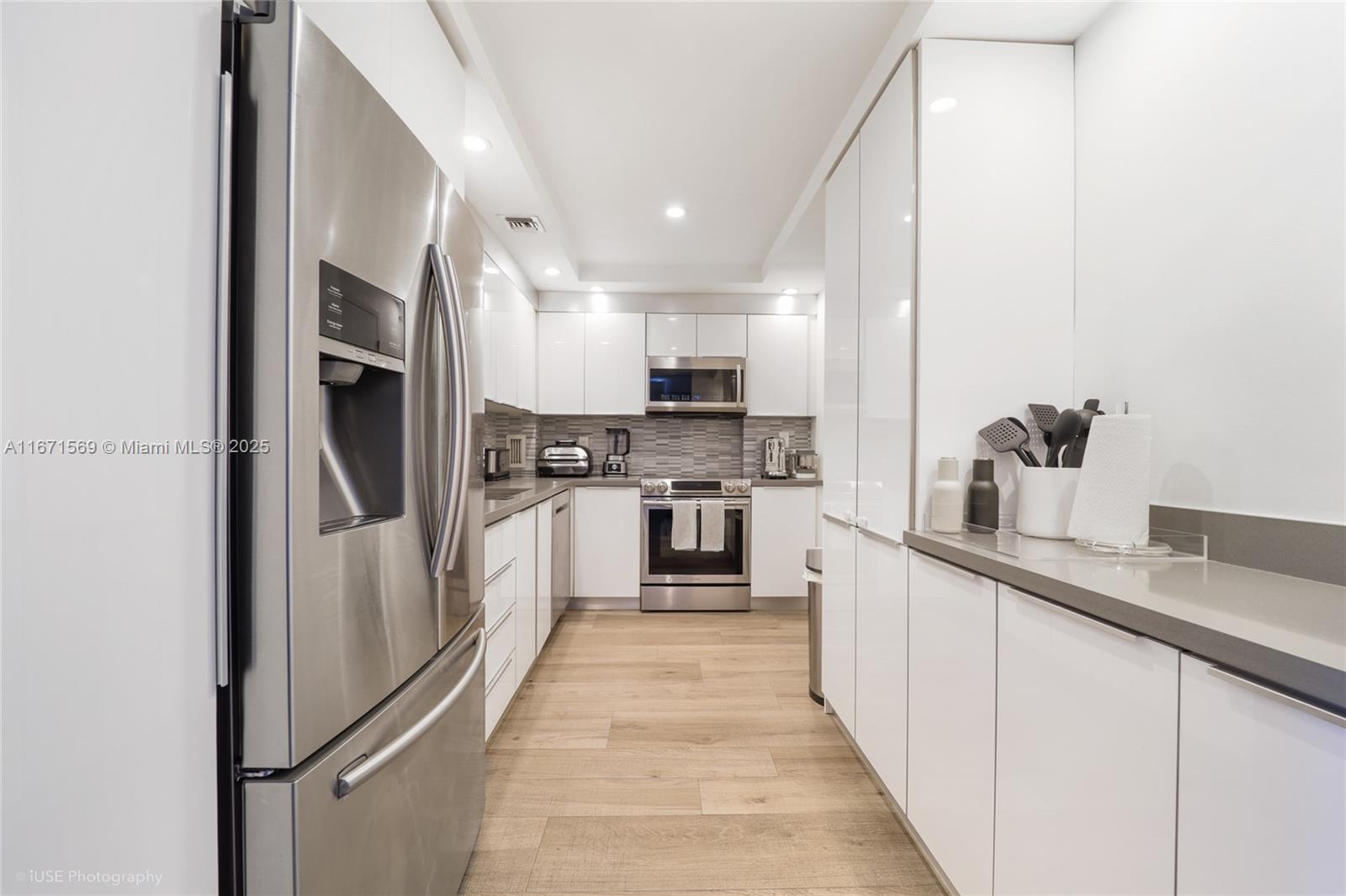 90 Edgewater Dr 1015