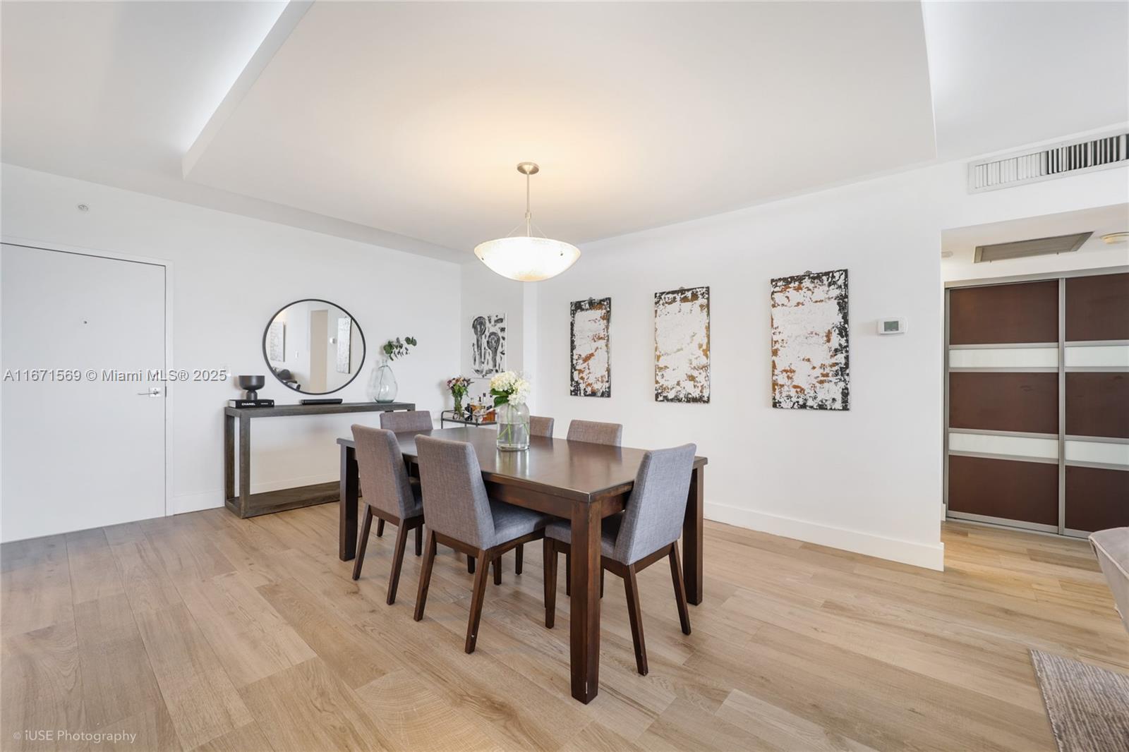90 Edgewater Dr 1015