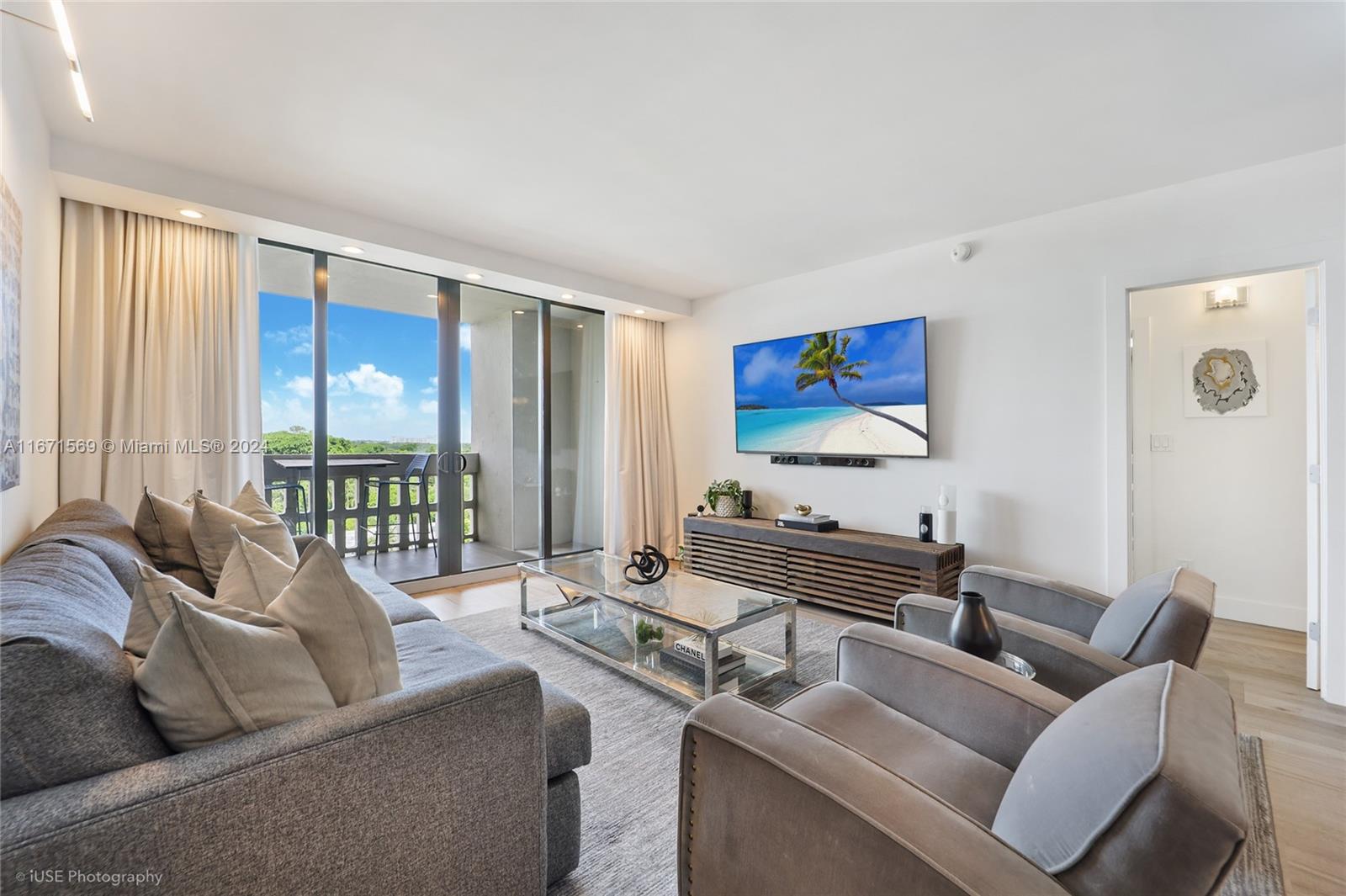 Property for Sale at 90 Edgewater Dr 1015, Coral Gables, Broward County, Florida - Bedrooms: 2 
Bathrooms: 2  - $810,000
