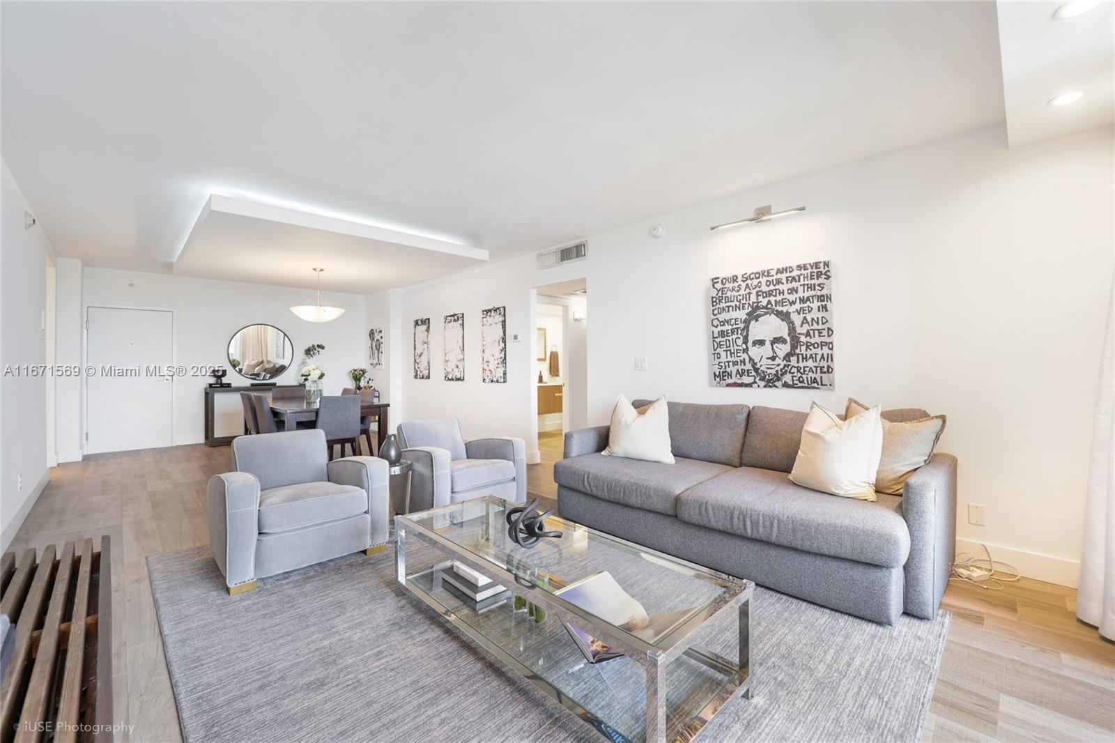 90 Edgewater Dr 1015