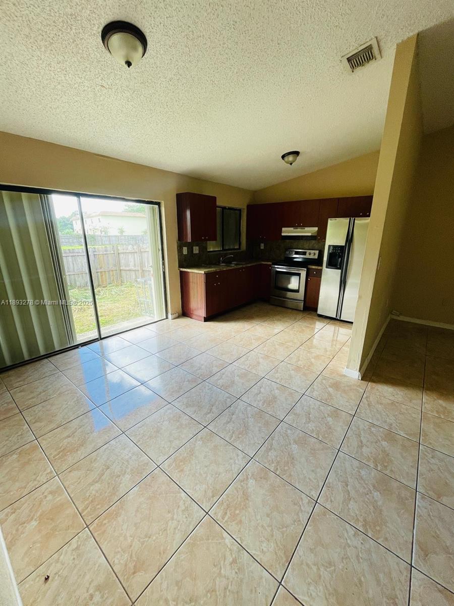 WATERSIDE TOWNHOMES SEC 3 - Residential Lease