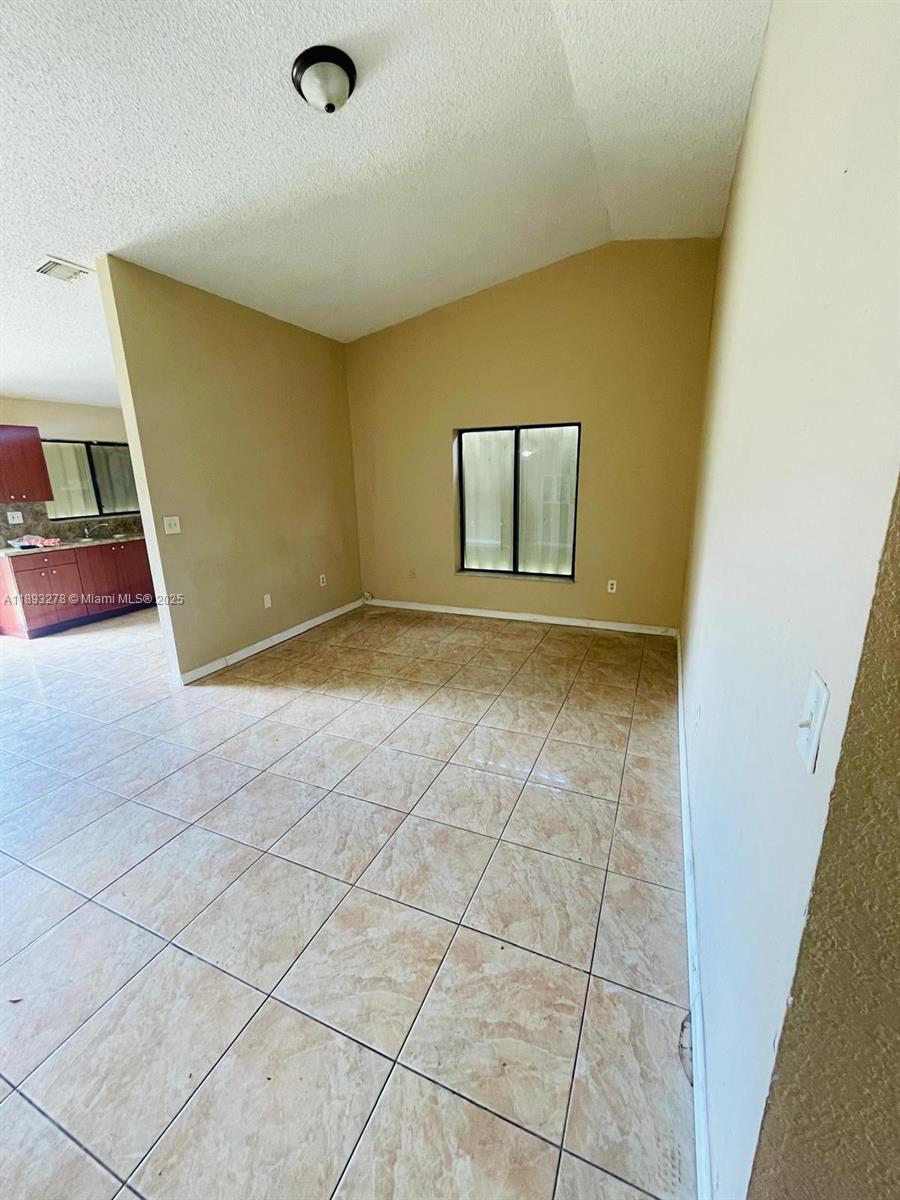 WATERSIDE TOWNHOMES SEC 3 - Residential Lease