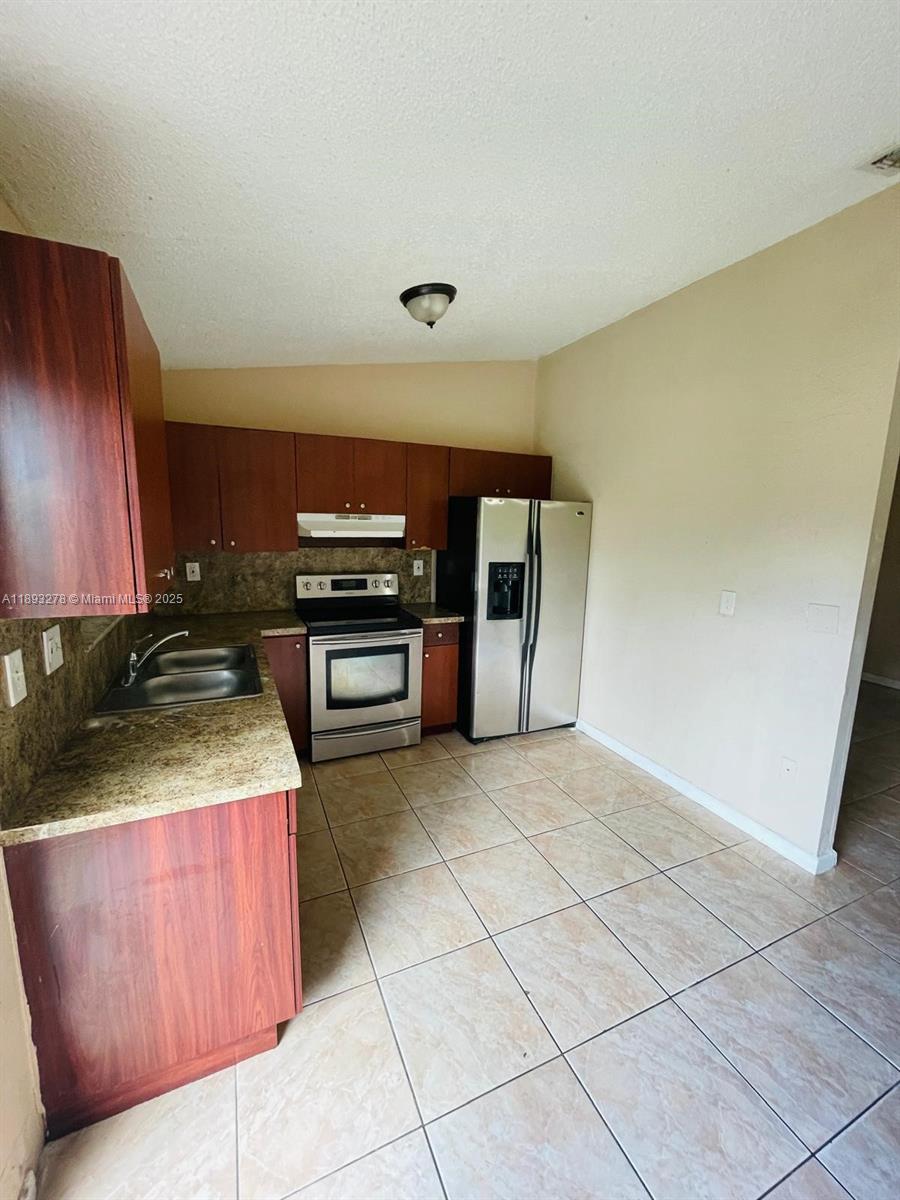 WATERSIDE TOWNHOMES SEC 3 - Residential Lease