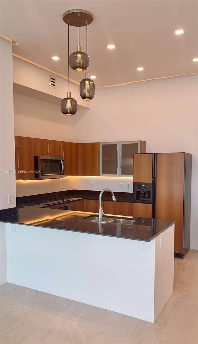 335 S Biscayne Blvd UPH-01